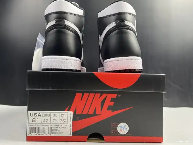 HYPE White Air Black Retro Jordan (2014) 1 555088-010 0430